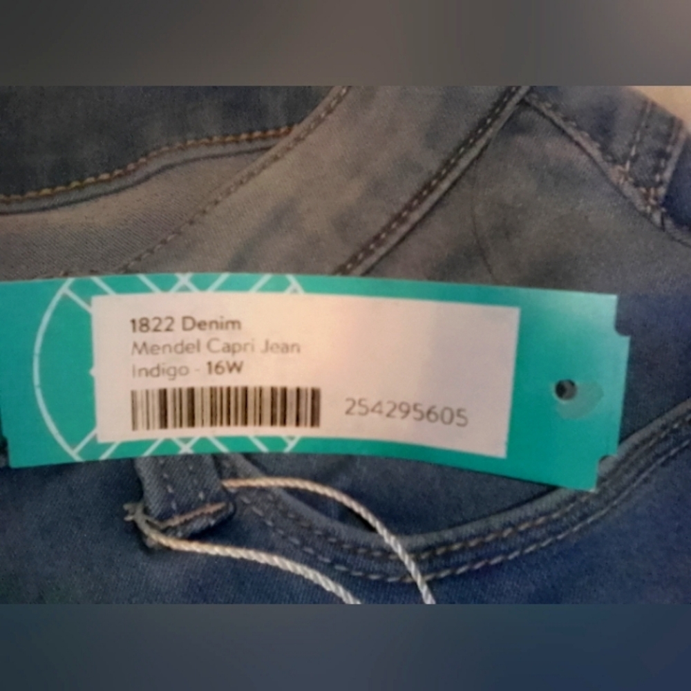 NWT 1822 Denim blue jean Capri's, size 16W, light wash - Picture 5 of 7